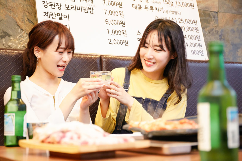 トルネード チャミスル 韓国ドラマの定番！緑の瓶の韓国焼酎「チャミスル」ってどんなお酒？おすすめの飲み方も紹介